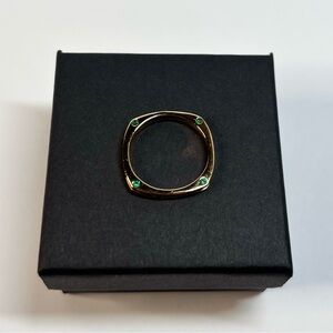 18k rose gold-plated square band ring with green CZ stones